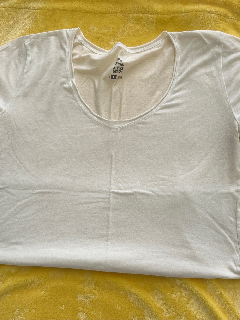 Alpine Design White Scoop Neck Short Sleeve Tee